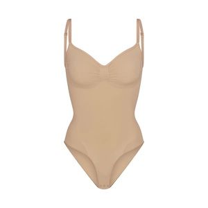 SKIMS BODY SUIT BRIEF CUT WOMENS S/M Clay